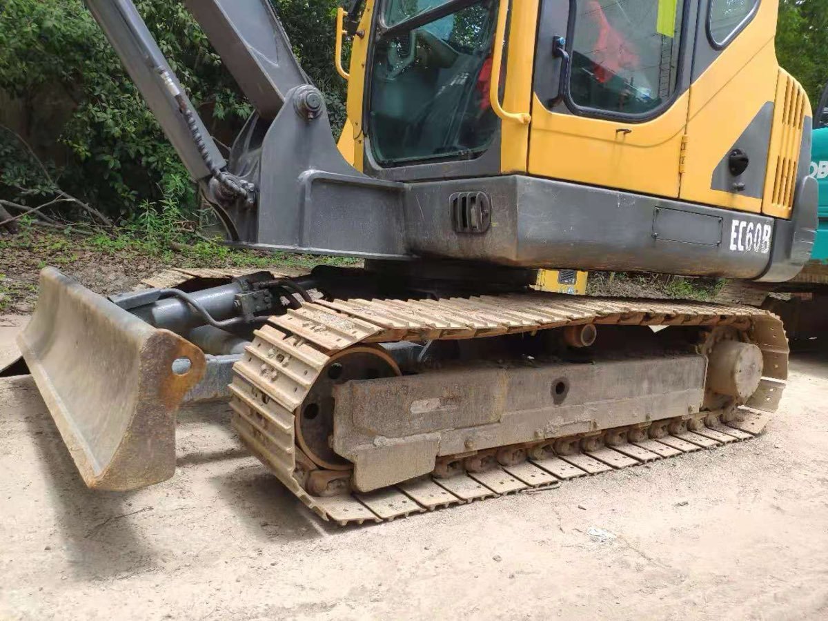Used Volvo EC55B-tracked-excavator-01 photo 2