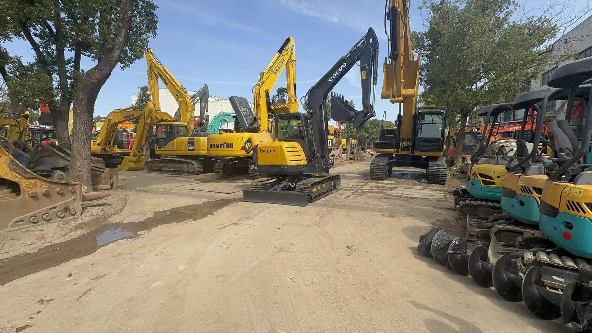 Used Volvo EC60BLC-tracked-excavator-01 photo 2