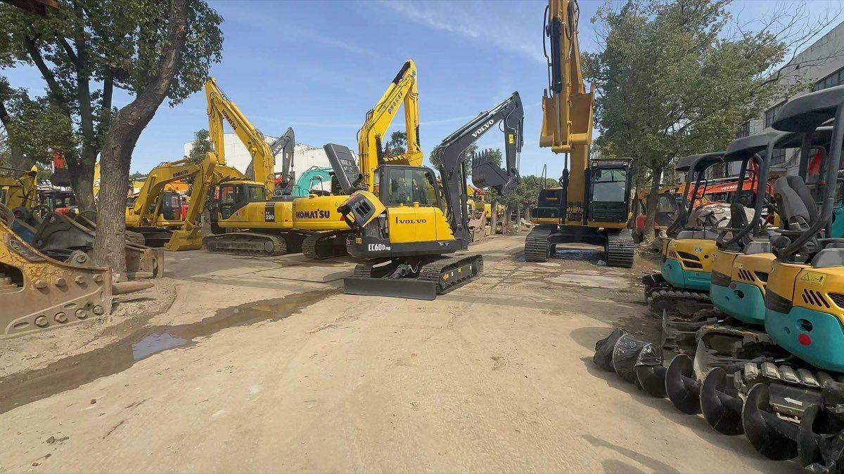 Used Volvo EC60BLC-tracked-excavator-01 photo 3