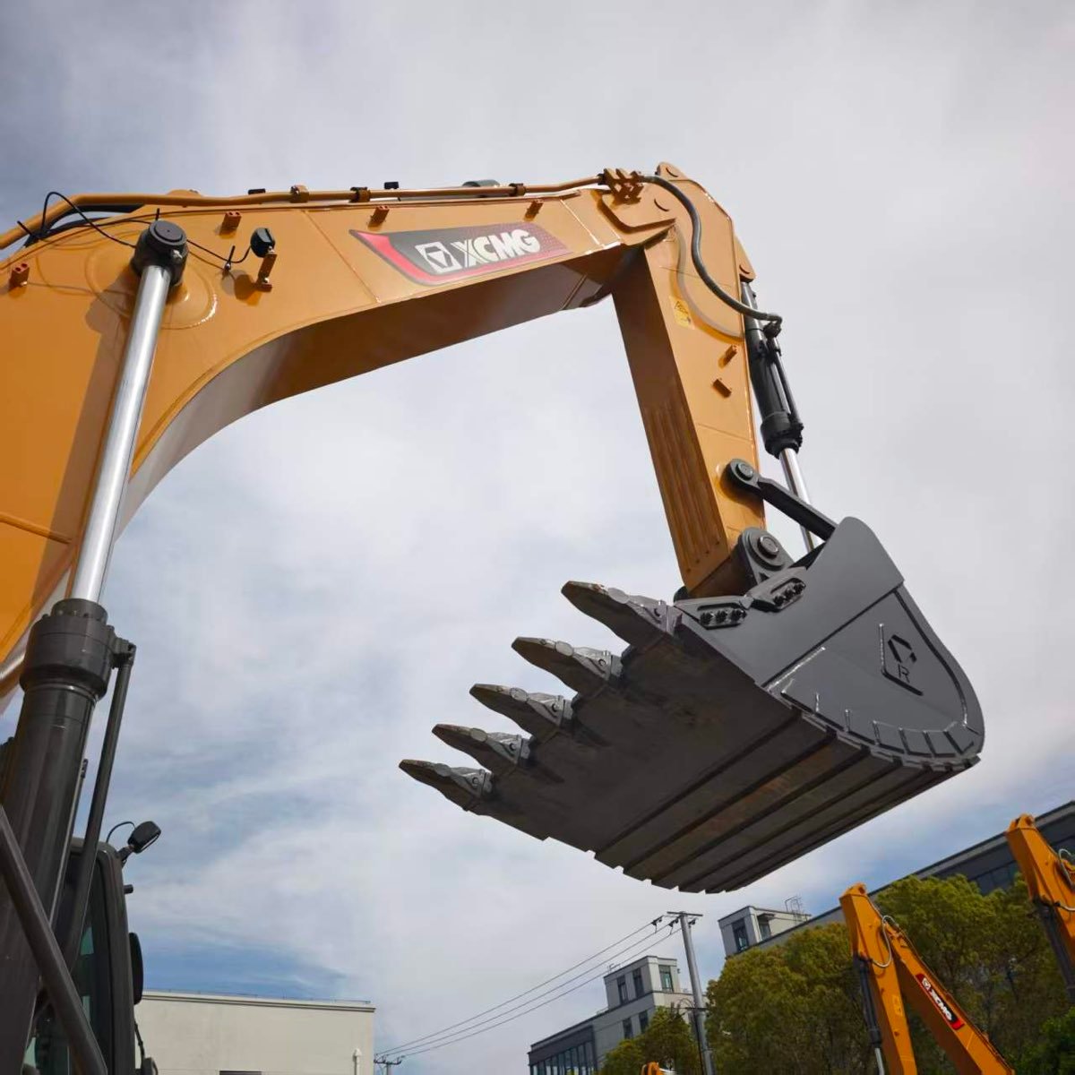 Used XCMG XE380G-pro-tracked-excavator-01 photo 2