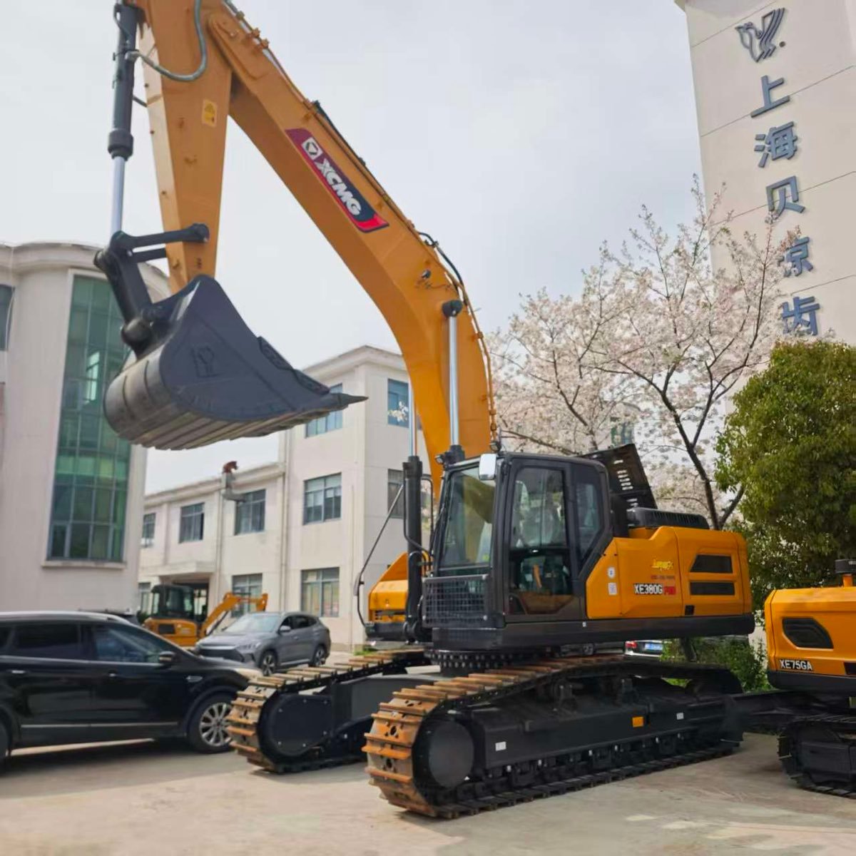 Used XCMG XE380G-pro-tracked-excavator-01 photo 4